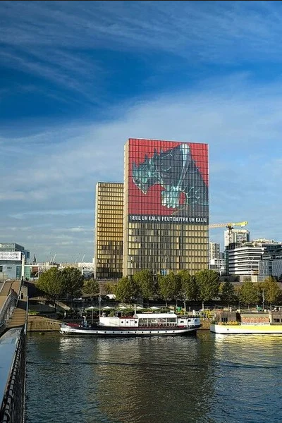 Kaiju No. 8 toma posesión de la Bibliothèque Nationale de Paris
